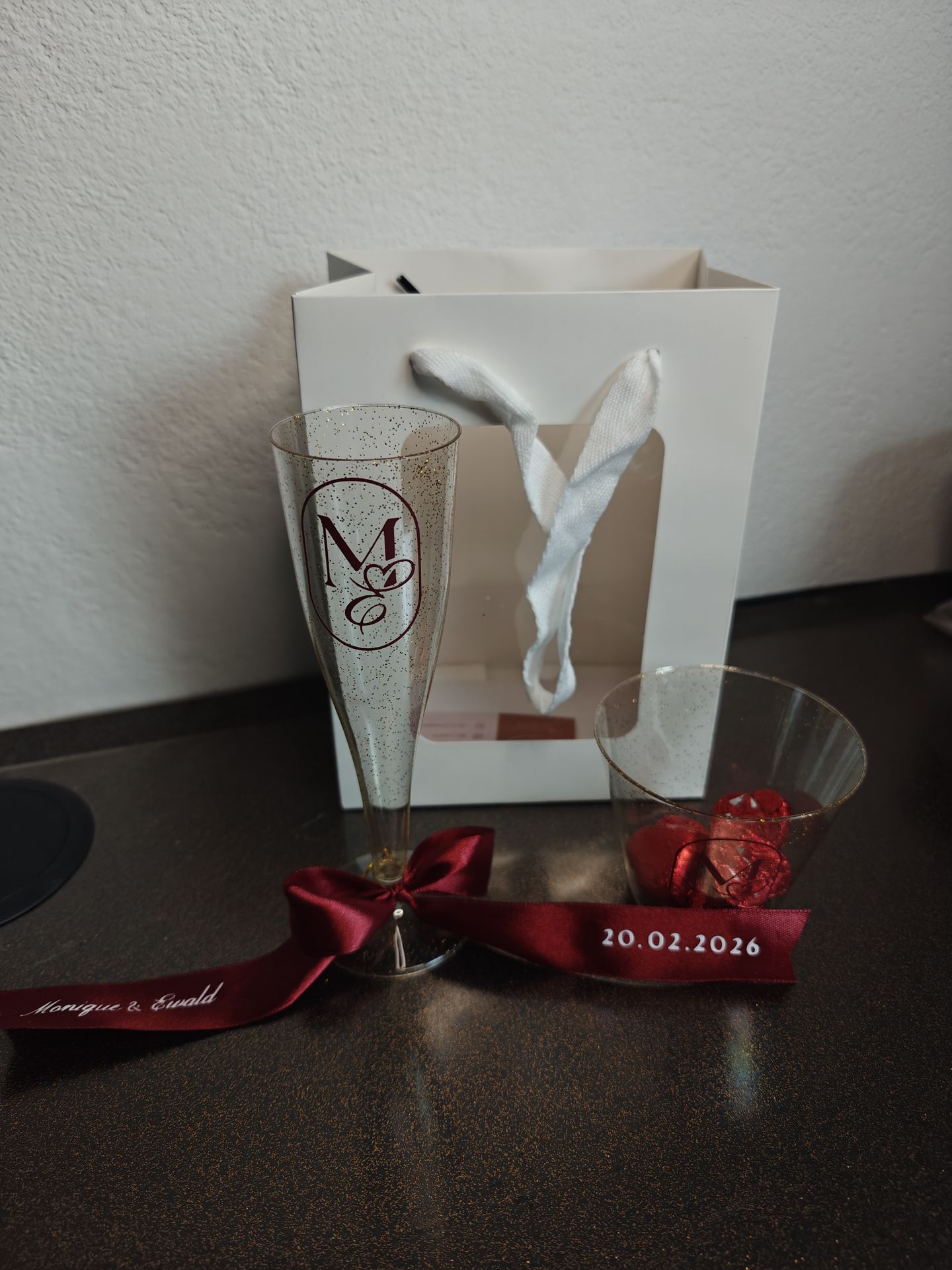 cadeau bruiloft gasten traktatie bedrukt naam logo gepersonaliseerd