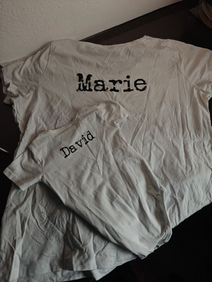 t shirt rompertje bedrukt naam logo gepersonaliseerd